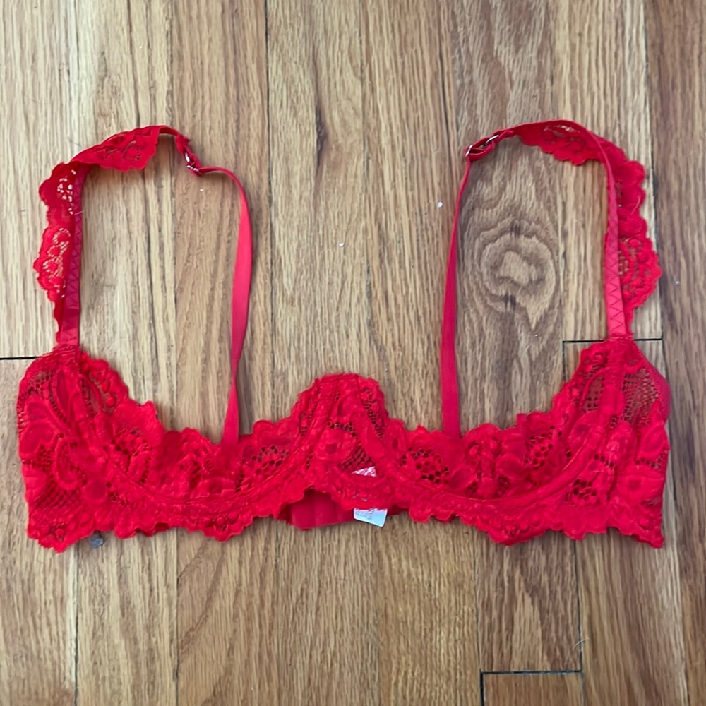 Cup-less lacy bra